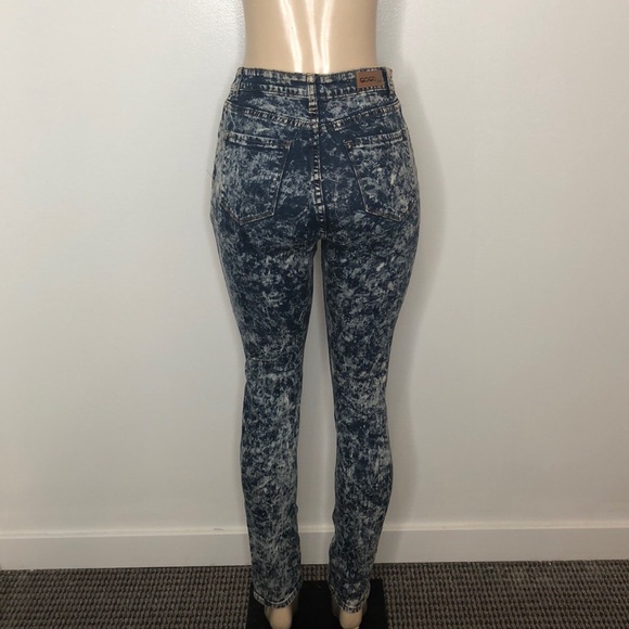 Stonewashed Jeans - Picture 4 of 8